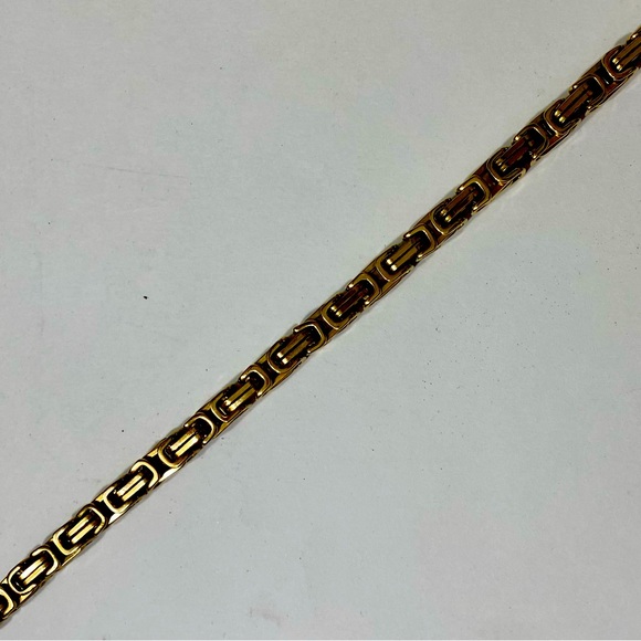 18K Gold Chain. - Picture 2 of 2